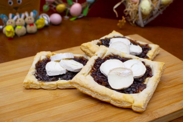 Goat's Cheese & Red Onion Slices